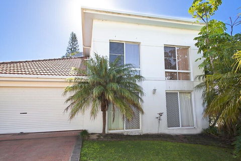 1 / 17 22nd Ave Sawtell NSW - Brisbane Tourism 1