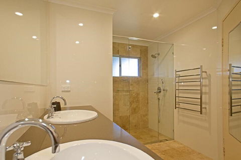 1 / 17 22nd Ave Sawtell NSW - Brisbane Tourism 6