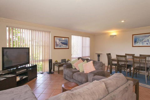 1 / 17 22nd Ave Sawtell NSW - Brisbane Tourism 5