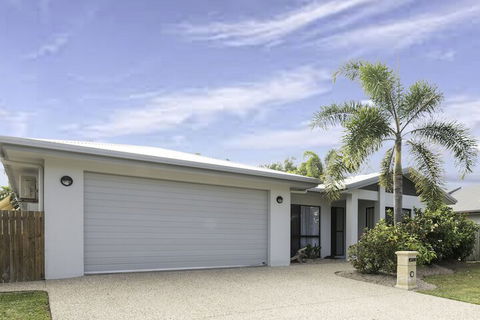 Beach Bliss Queen Bed BBQ Pool Netflix - Tourism Brisbane 2