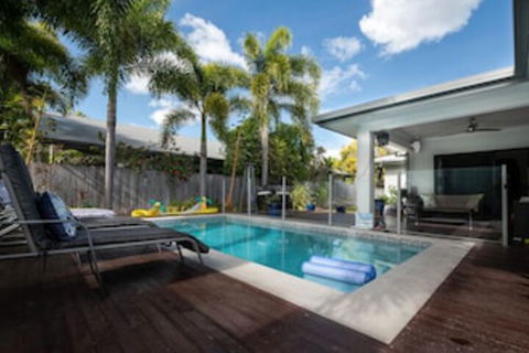 Beach Bliss Queen Bed BBQ Pool Netflix - Tourism Brisbane 0