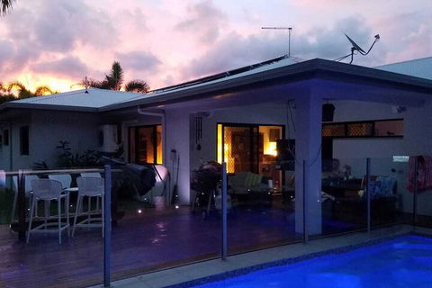 Beach Bliss Queen Bed BBQ Pool Netflix - Tourism Brisbane 1