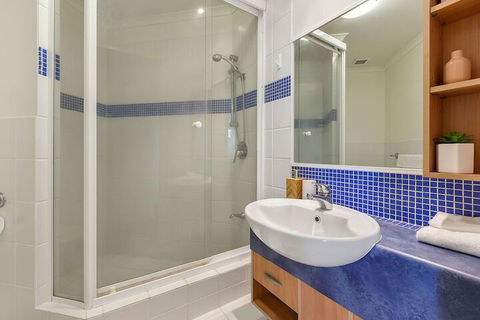 BEACH BLISS LUXURIOUS APARTMENT With POOL - Brisbane 4u 2