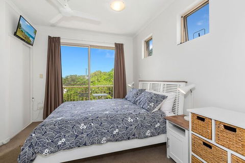 BEACH BLISS LUXURIOUS APARTMENT With POOL - Brisbane 4u 5