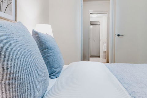 Absolute Riverfront One Bedroom Apartment - Tourism Brisbane 4