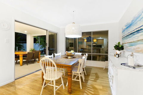 Beachside Holiday Escape - Tourism Brisbane 5