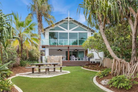 White Wash On She Oak - Tourism Brisbane 0