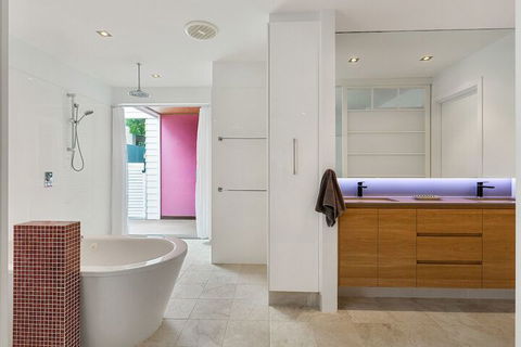 White Wash On She Oak - Tourism Brisbane 7