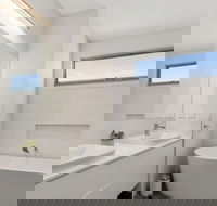 Pukeko Beach House - Brisbane 4u