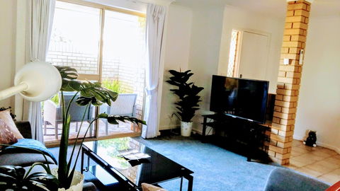 Camelias Boutique Cottage In Dianella - Tourism Brisbane 3