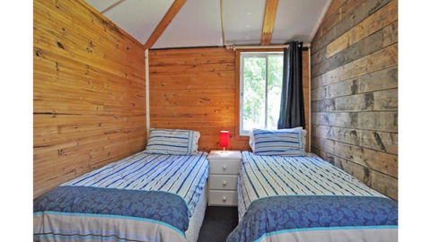 MY Fair Lady External Bathroom PET Friendly - Tourism Brisbane 6