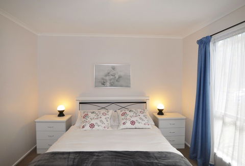 Kyeema Free Wifi & Netflix PET Friendly - Brisbane Tourism 3