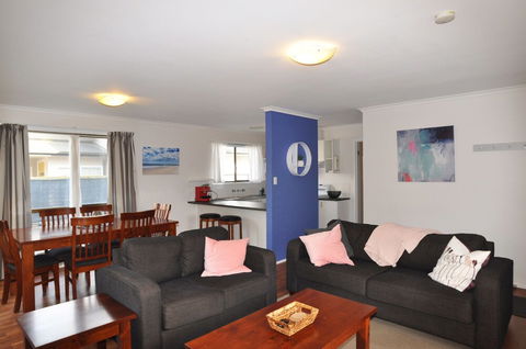 Kyeema Free Wifi & Netflix PET Friendly - Brisbane Tourism 6