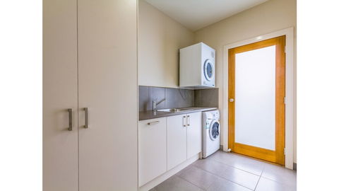 Sail Away Inlet Side - Tourism Brisbane 3