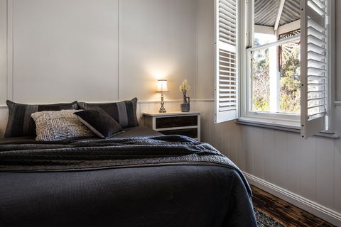 Table Hill Cottage - Brisbane 4u 2