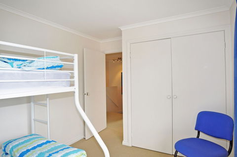 THE Esplanade 4 Free Wifi & Foxtel - Brisbane 4u 3
