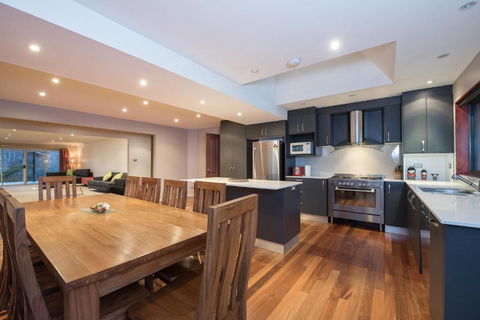 Gippsland Twelve Spacious & Central With Off Street Parking - Tourism Brisbane 3