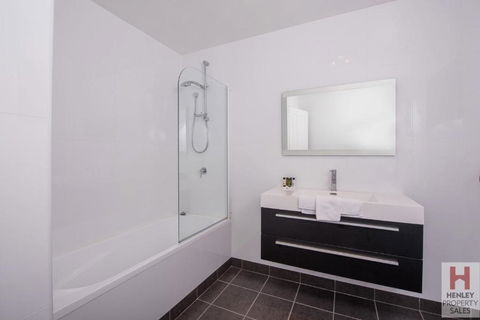 Gippsland Twelve Spacious & Central With Off Street Parking - Tourism Brisbane 2