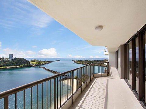 Seascape Apartments Unit 1201 Luxury Apartment With Views Of The Gold Coast & Hinterland - Tourism Brisbane 3