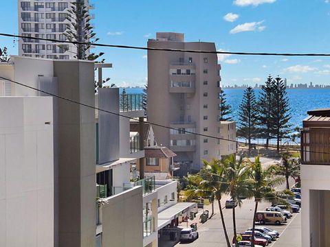 Woobera Unit 14 On The Hill Overlooking Tweed Heads & Coolangatta - Tourism Brisbane 3