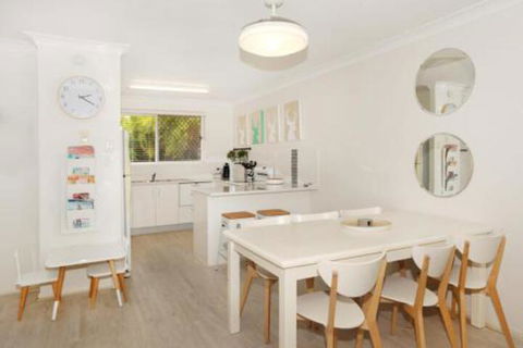 Unit 1 / 14 Tamarindus Street Marcoola Beach Pet Friendly 300 BOND Linen Supplied - Brisbane 4u 4