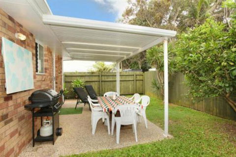 Unit 1 / 14 Tamarindus Street Marcoola Beach Pet Friendly 300 BOND Linen Supplied - Brisbane 4u 5