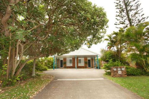 Unit 1 / 14 Tamarindus Street Marcoola Beach Pet Friendly 300 BOND Linen Supplied - Brisbane 4u 0