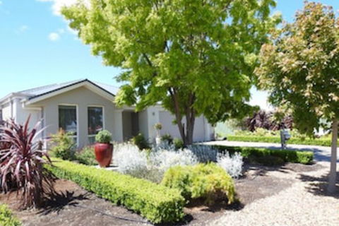 Sanctuary In The Valley - Tourism Brisbane 0