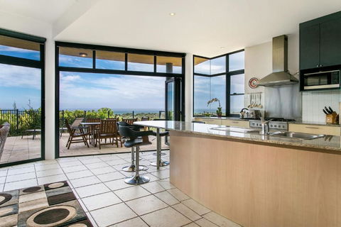 A SWEET ESCAPE Above Byron - Tourism Brisbane 1