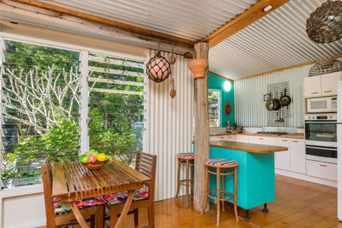 A SWEET ESCAPE Beachcombers Cottage Beachfront - Tourism Brisbane 3