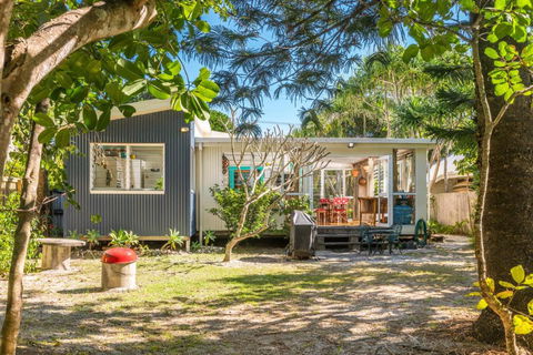 A SWEET ESCAPE Beachcombers Cottage Beachfront - Tourism Brisbane 5