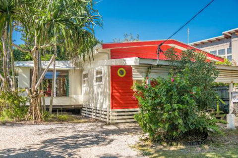 A SWEET ESCAPE Beachcombers Cottage Beachfront - Tourism Brisbane 6
