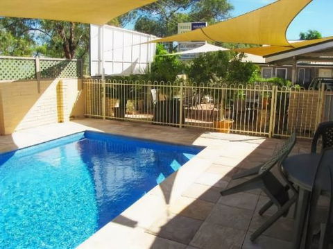 White Gum Motel - Tourism Brisbane 0