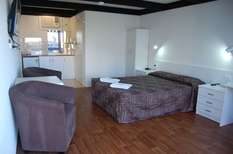 Slipway Hotel Motel - Tourism Brisbane 6