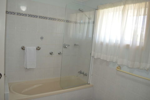 Best Western Ambassador Motor Lodge - Tourism Brisbane 5