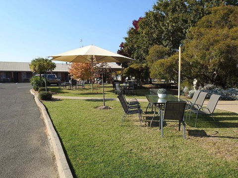 Wine Village Motor Inn - Brisbane Tourism 0