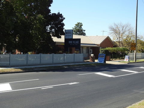 Wine Village Motor Inn - Brisbane Tourism 5