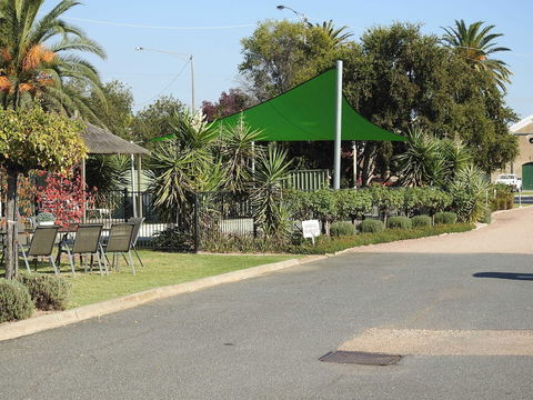 Wine Village Motor Inn - Brisbane Tourism 3