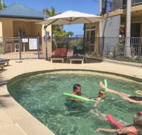 Beachside Holiday Apartments - Brisbane 4u