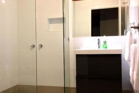 The Lookout Cave Underground Motel - Tourism Brisbane 3