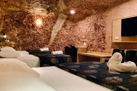 The Lookout Cave Underground Motel - Tourism Brisbane 5