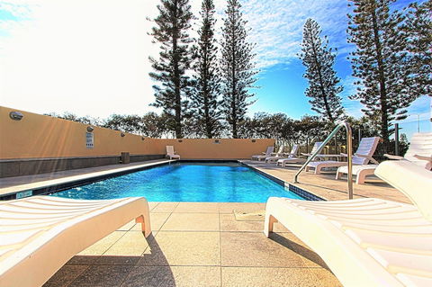 Seacrest Beachfront Holiday Apartments - Tourism Brisbane 3