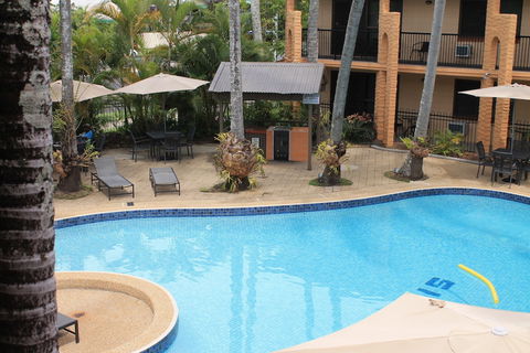 Oasis Inn Cairns - Brisbane Tourism 6