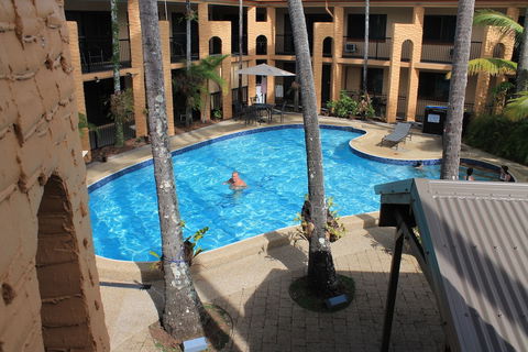 Oasis Inn Cairns - Brisbane Tourism 0