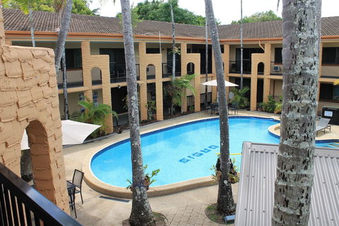 Oasis Inn Cairns - Brisbane Tourism 1