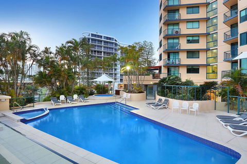 Peninsular Beachfront Resort - Tourism Brisbane 4