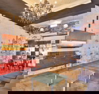 Indulge Apartments - Eighth Street - Brisbane Tourism