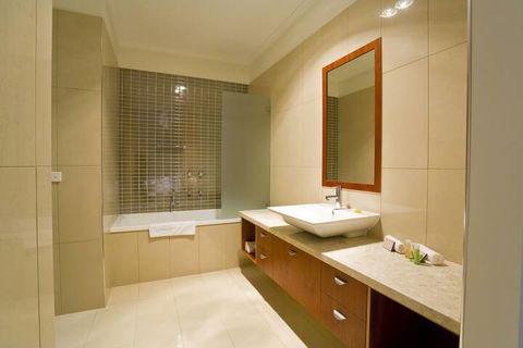 Indulge Apartments Langtree - Brisbane Tourism 7