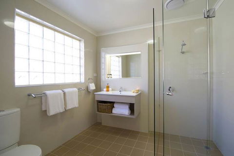 Marty's @ Little Beach - Tourism Brisbane 4