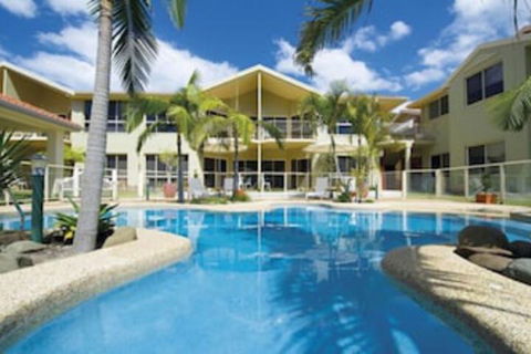 Marty's @ Little Beach - Tourism Brisbane 0